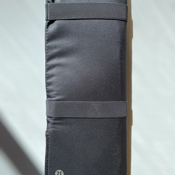 Lululemon grey insulated bottle sleeve - Picture 2 of 6
